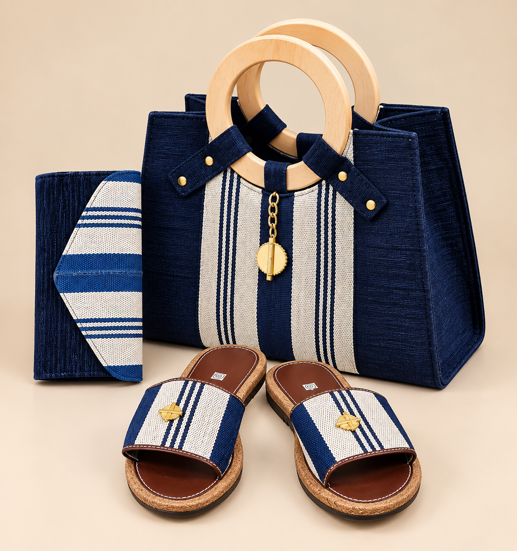 Ensemble sac, pochette et sandales bleu marine et écru – Pointure 39