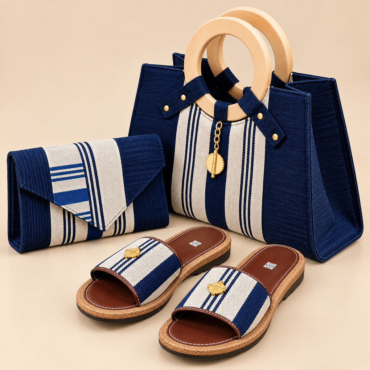 Ensemble sac, pochette et sandales bleu marine et écru – Pointure 39