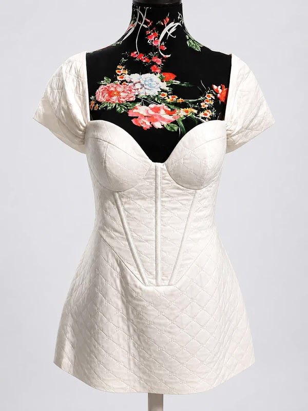 Robe courte blanche matelassée – Style corset - Aby Shop