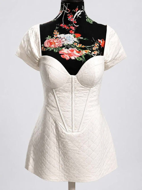 Robe courte blanche matelassée – Style corset - Aby Shop