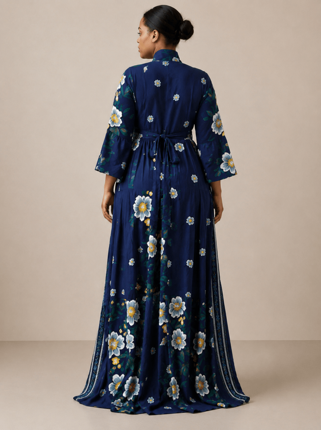 Robe longue fleurie bleu marine – Col montant & manches évasées - Aby Shop