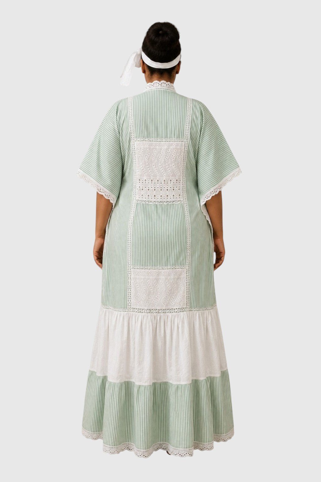 Robe longue vert sauge à rayures et dentelle - Aby Shop